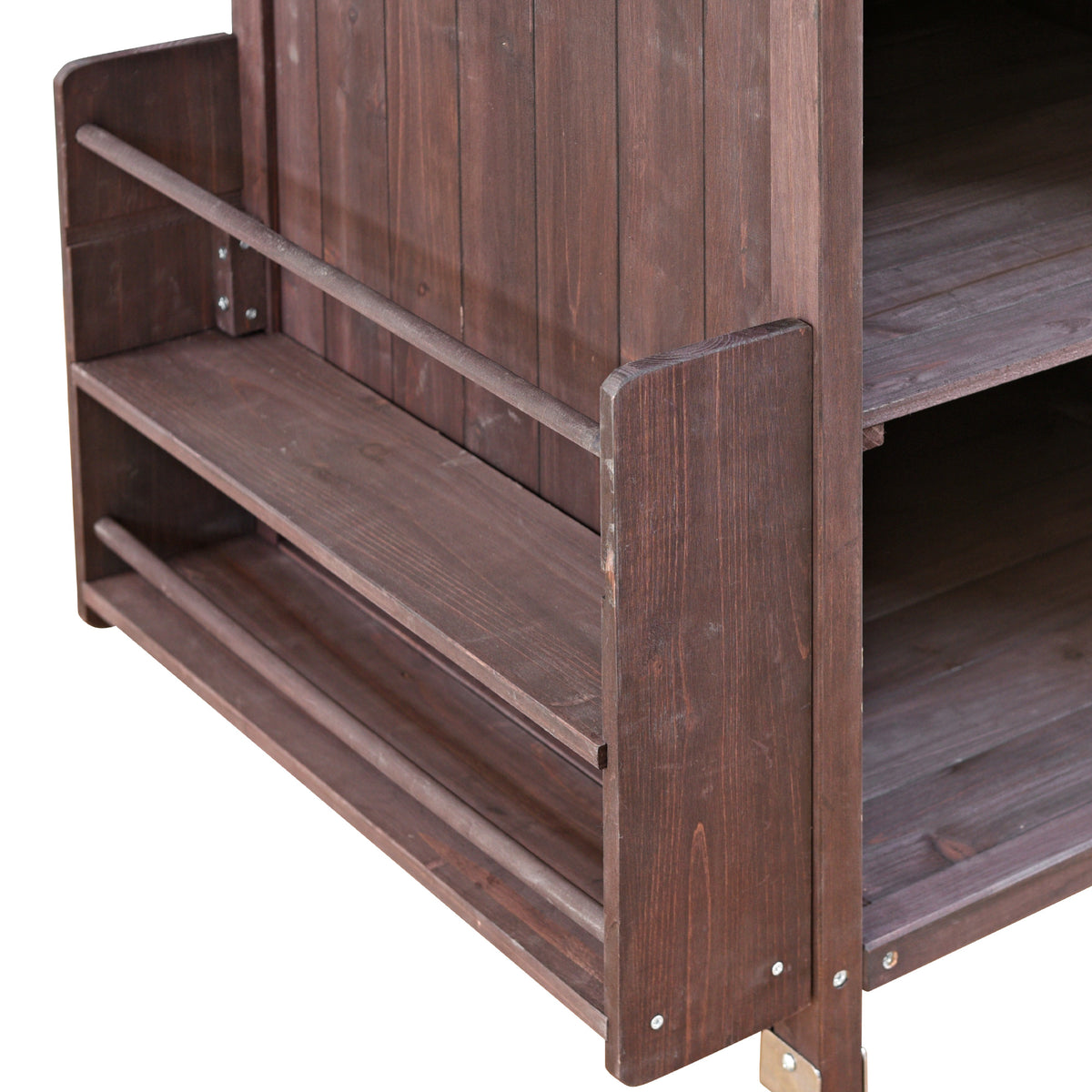 Brown kitchen island — detail view